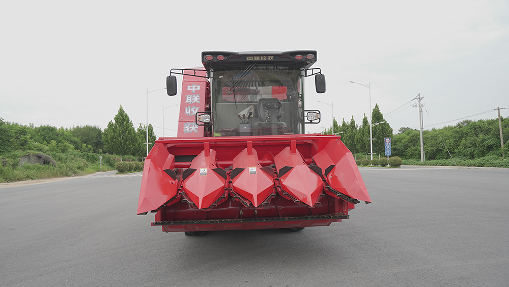 AG亚游集团4YZJ-4型自走式玉米穗茎收获机